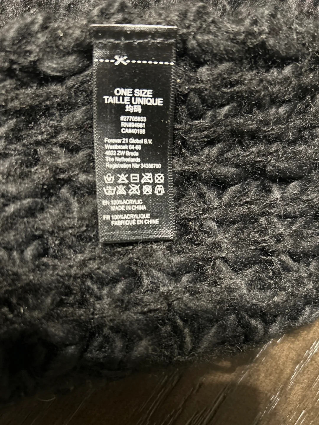 Black Knit Scarf with Tassels image indicator(3)