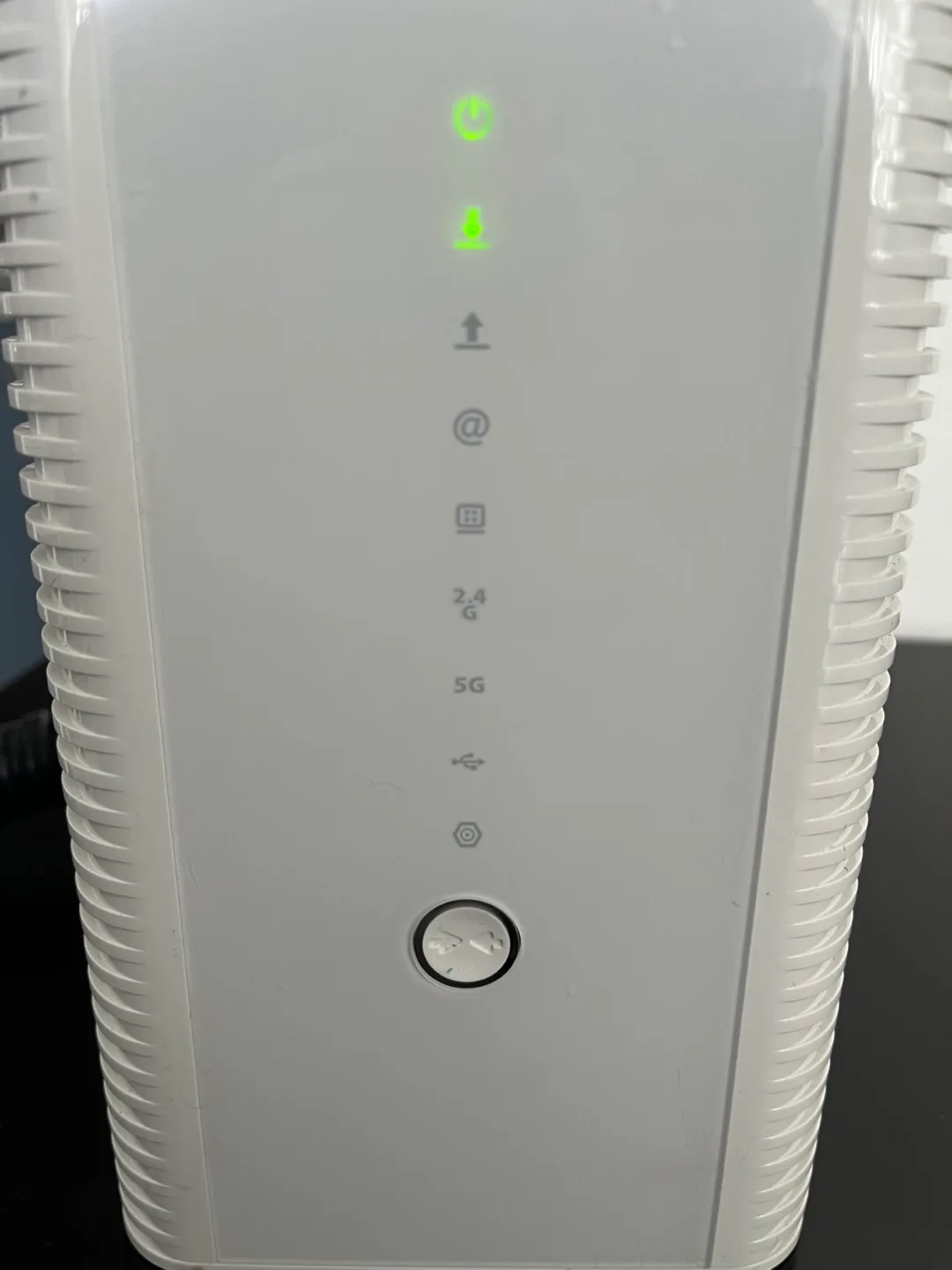 Hitron CODA-4582U WiFi Gateway image indicator(6)