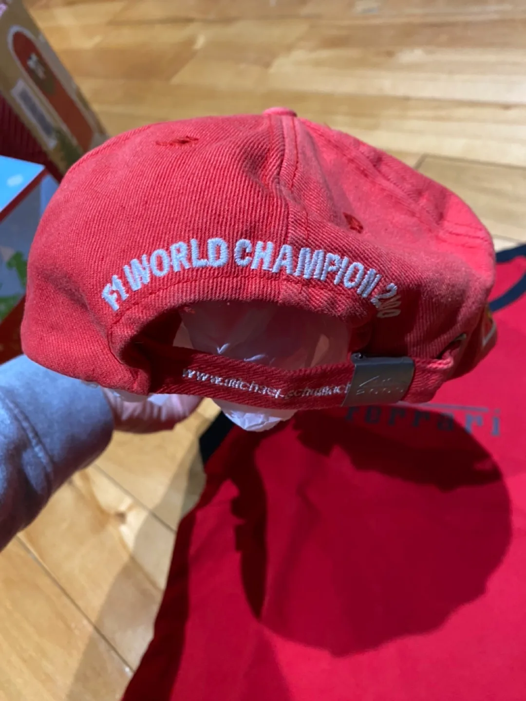 Ferrari F1 World Champion 2000 Cap and Shirt image indicator(4)