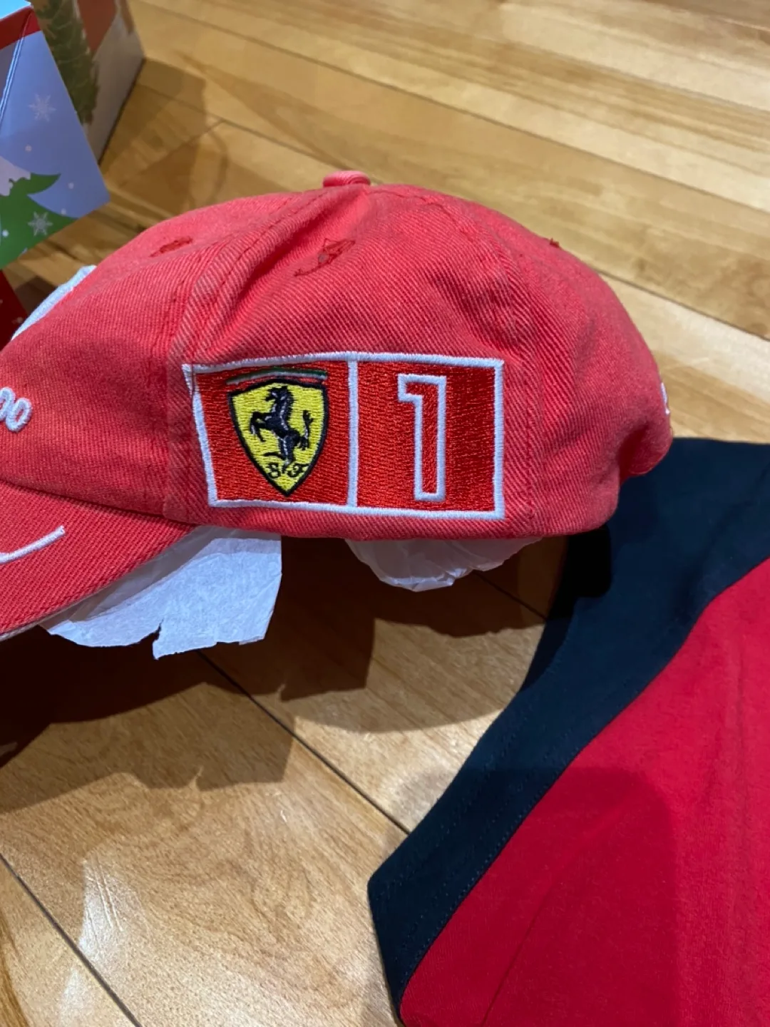 Ferrari F1 World Champion 2000 Cap and Shirt image indicator(3)