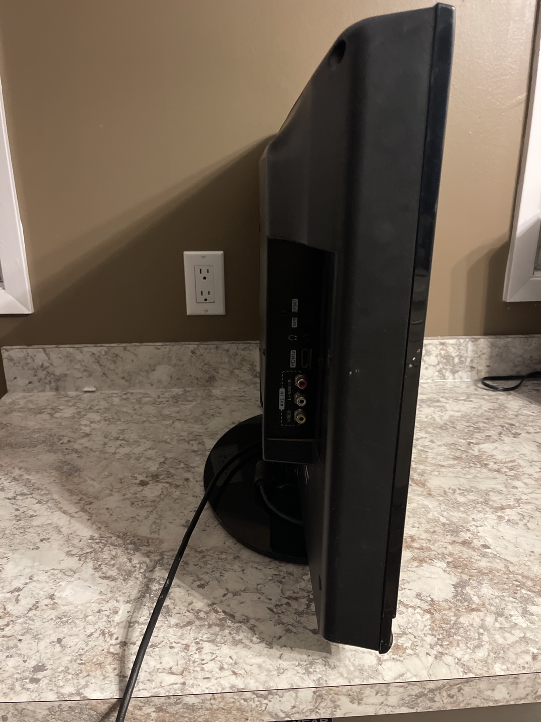 Dynex 19" LCD TV - photo 4
