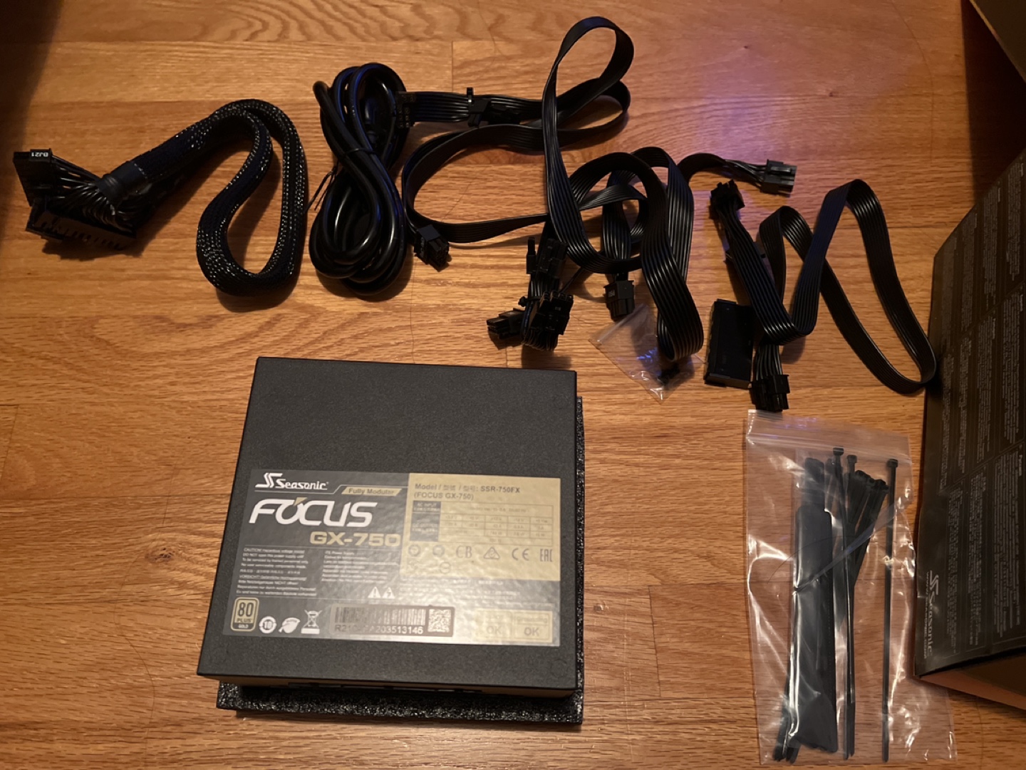 Seasonic Focus GX-750 750W Fully Modular PSU - photo 2