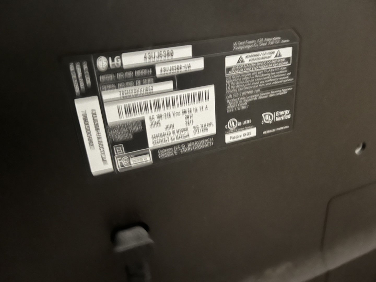 LG 43LJ6500 43 Inch Smart TV - photo 2