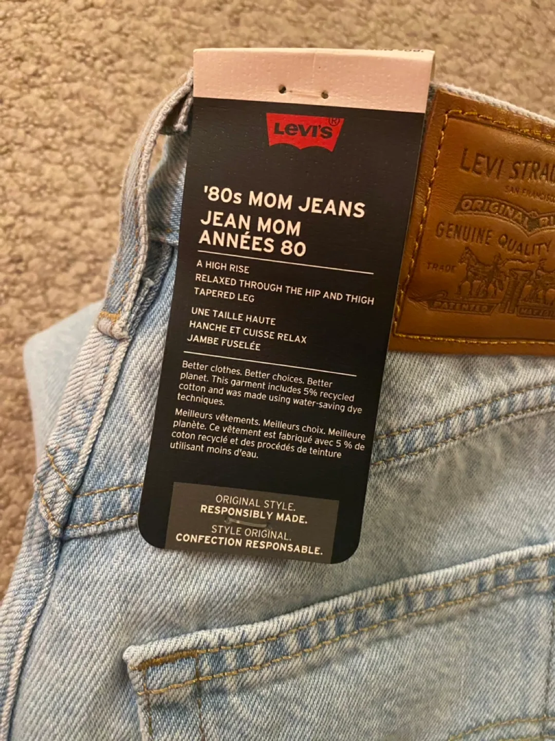 NWT Levi’s 80’s Mom Jeans 25/30 image indicator(7)