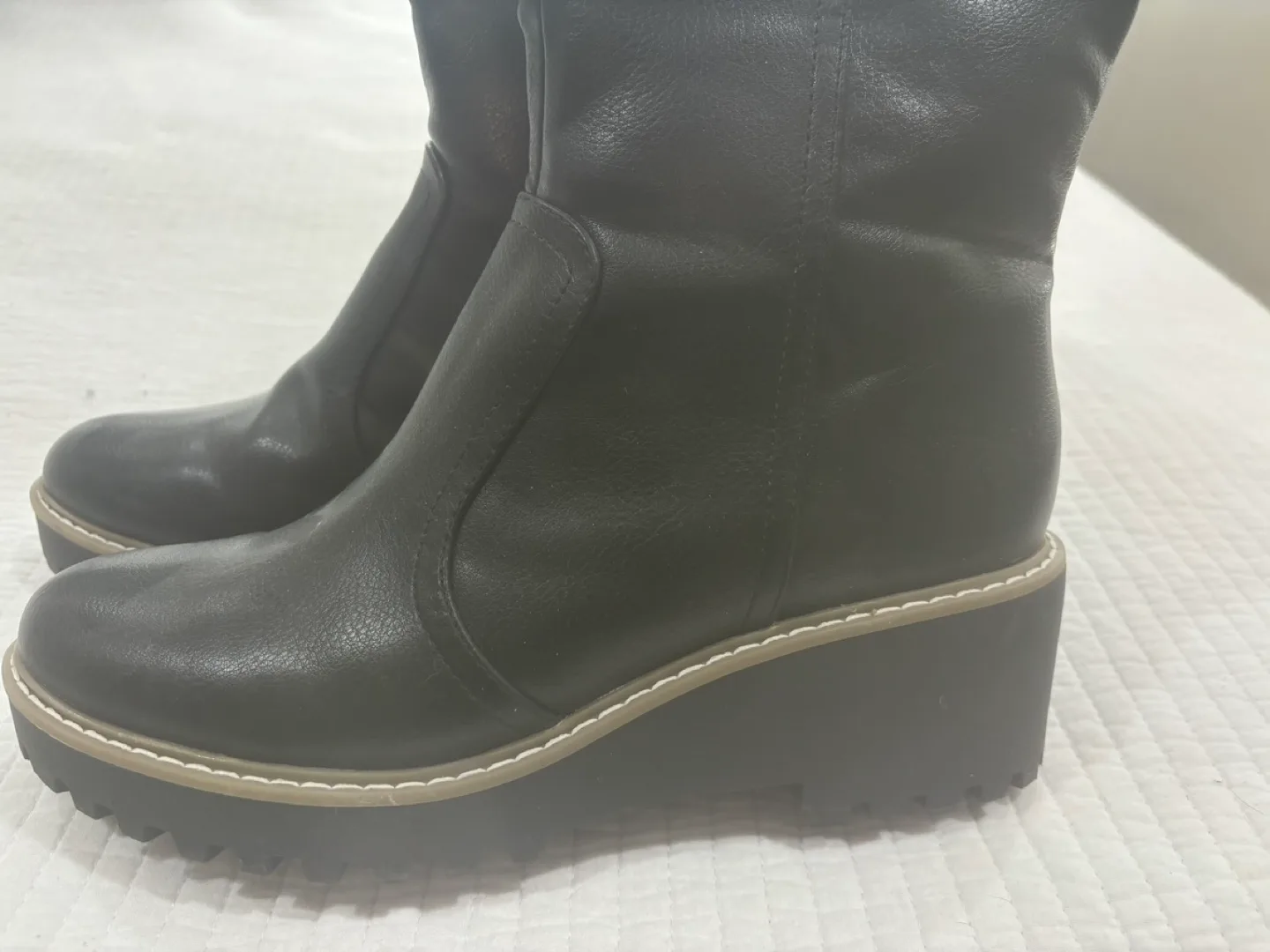 Black Knee High Boots thumbnail