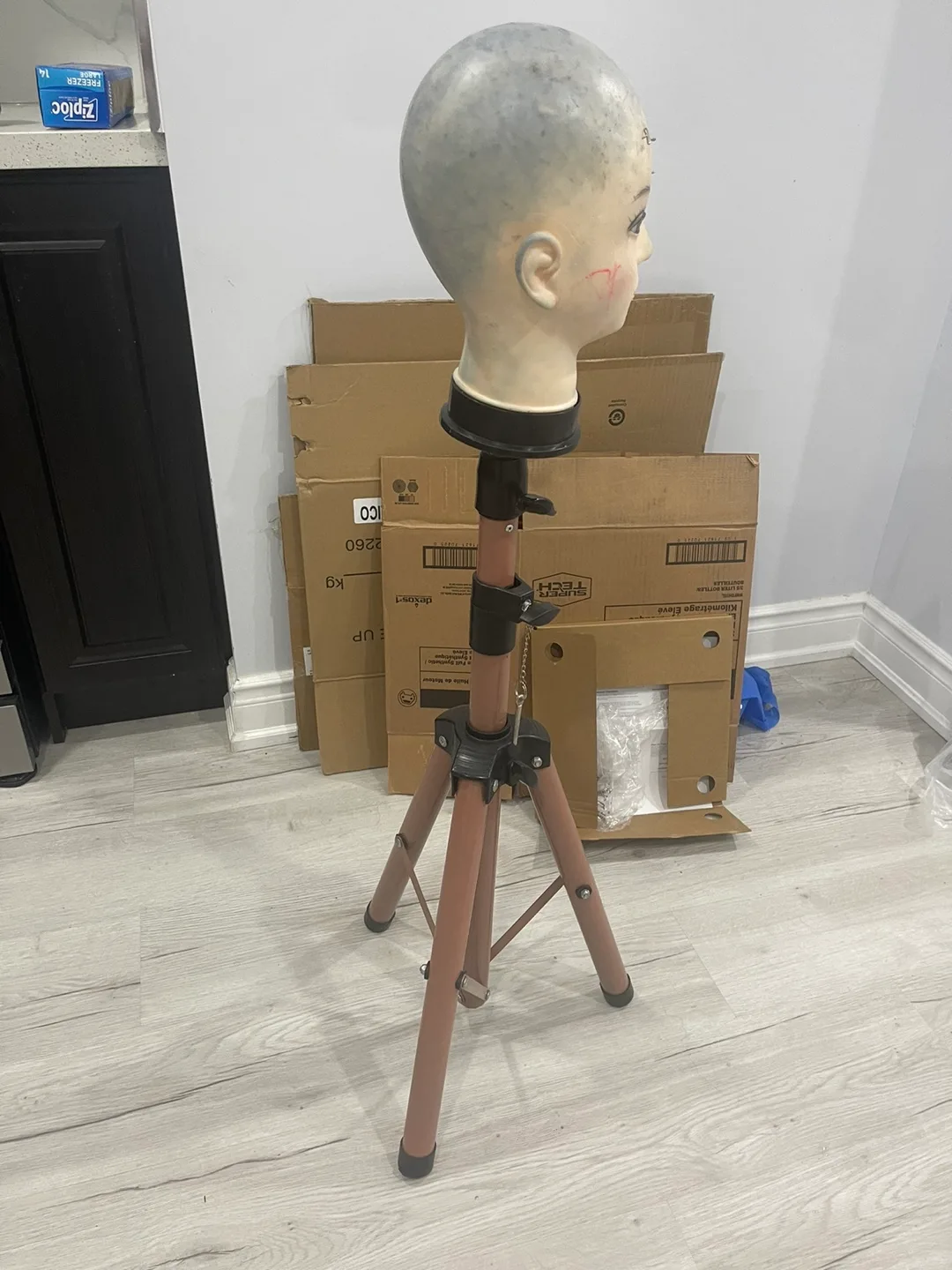 Mannequin Head and  Tripod image indicator(3)