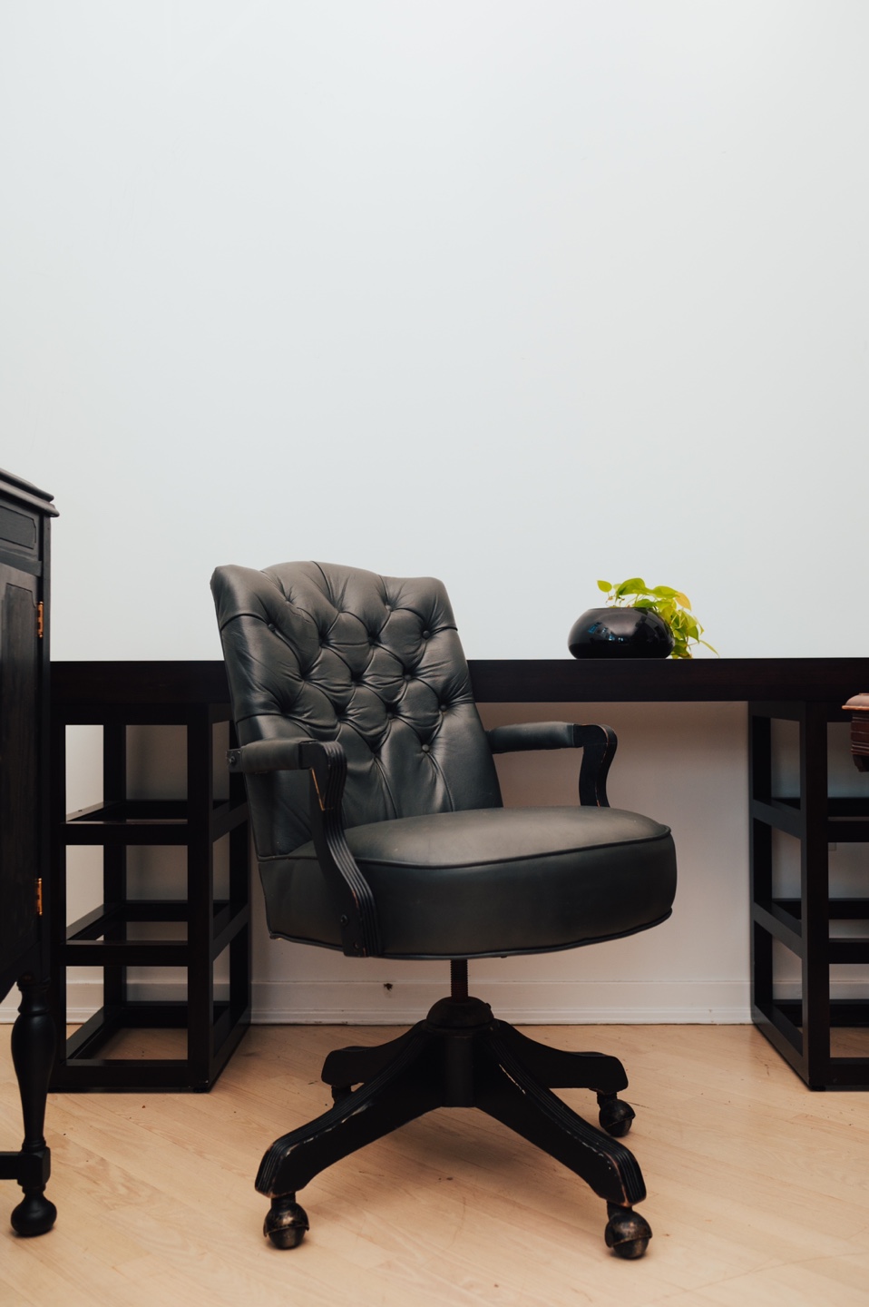 Vintage Leather Desk Chair 🖤