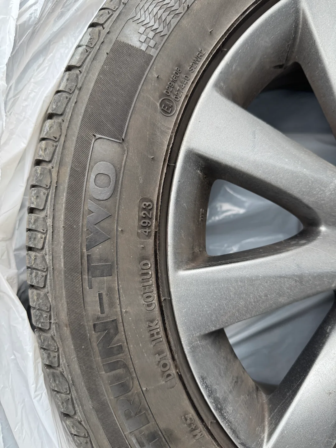 Mazda 17 inch alloy wheels and tires image indicator(6)