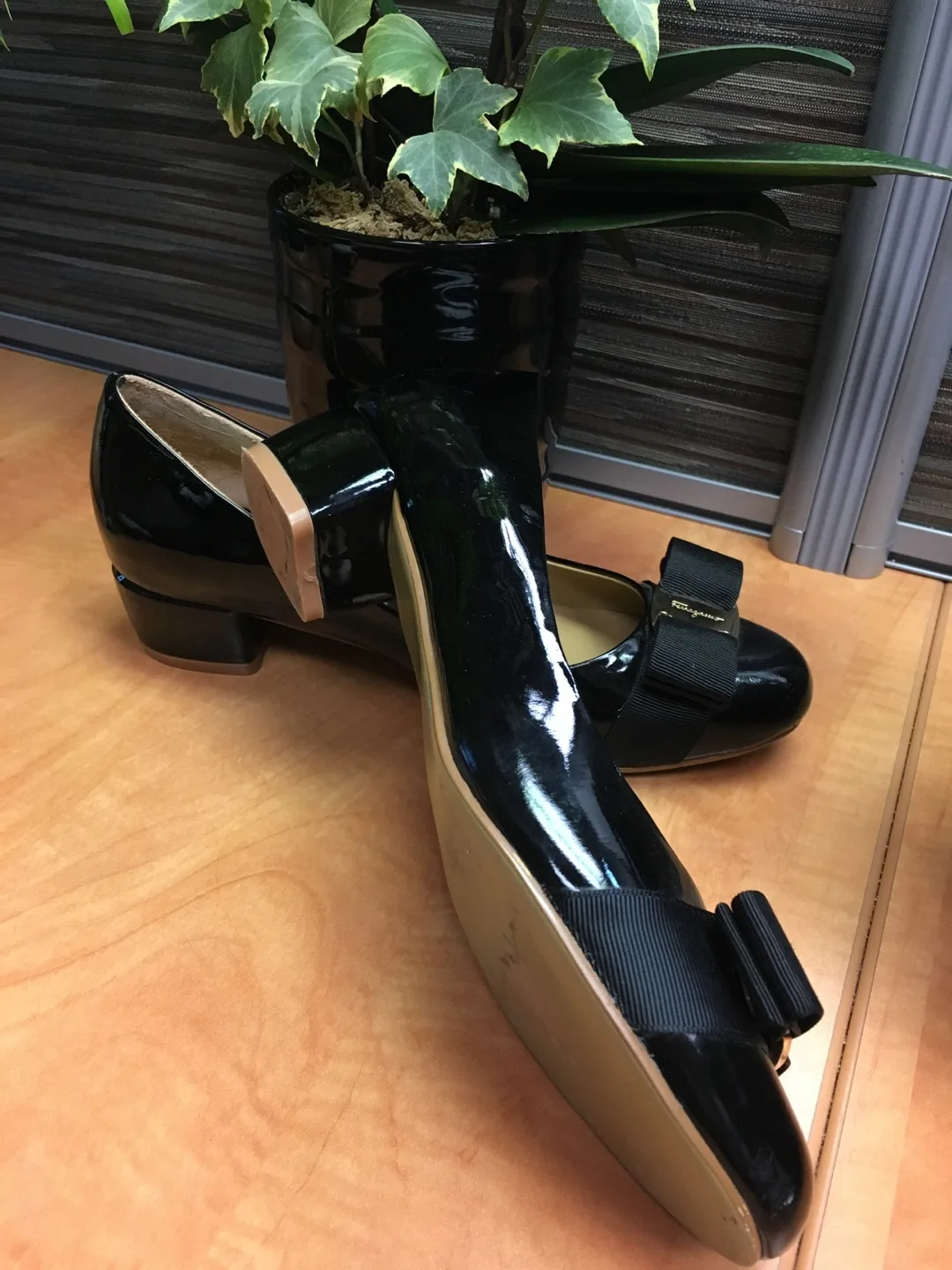 Salvatore Ferragamo - Vera bow pump shoe - $180 (Vancouver) image indicator(4)