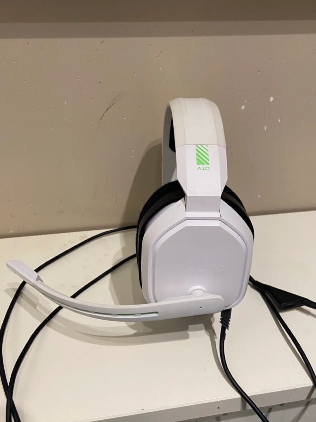 Astro A10 Gaming Headset White image indicator(3)