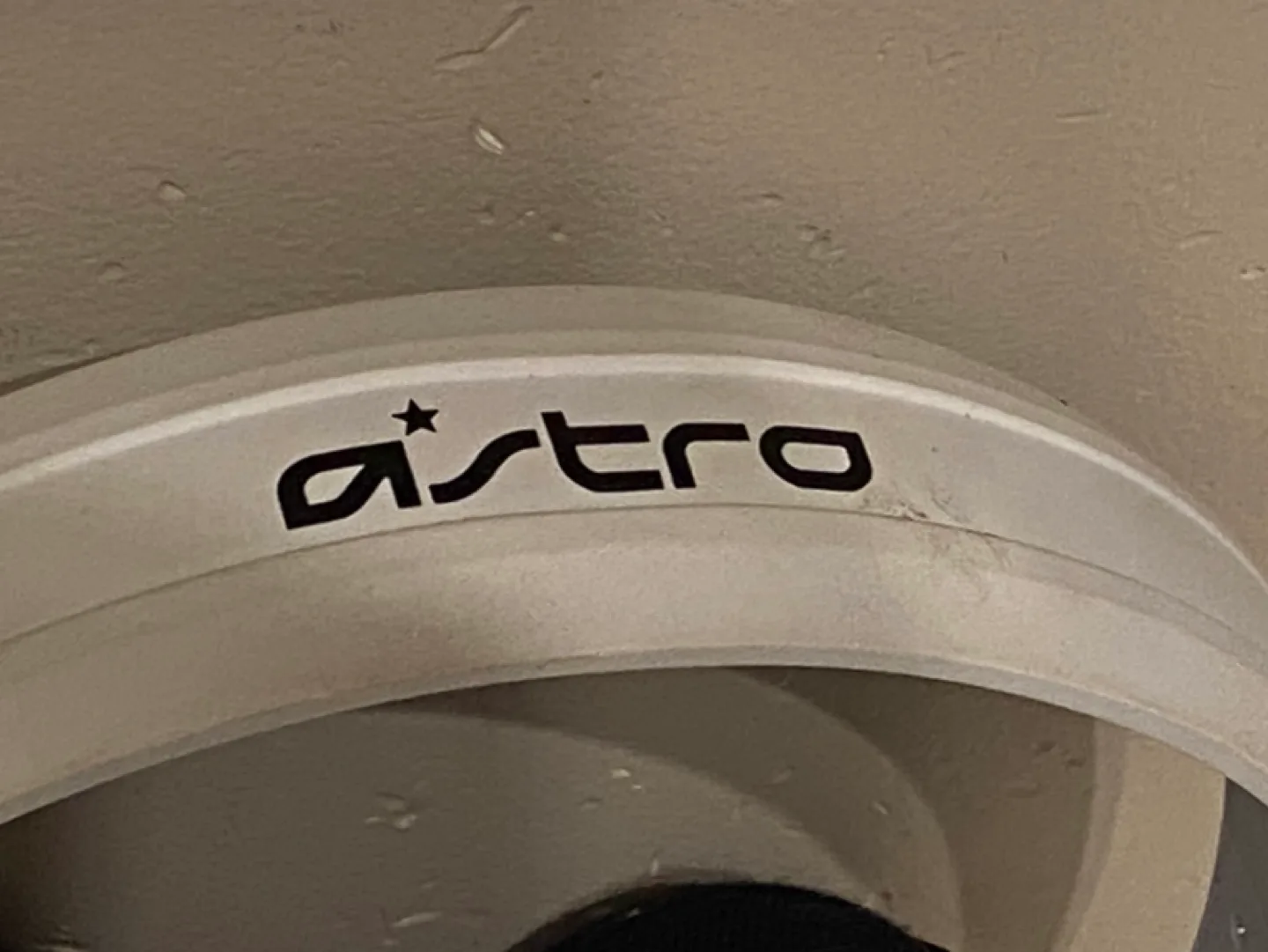 Astro A10 Gaming Headset White image indicator(2)