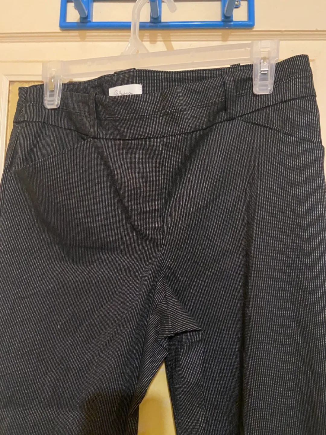 Reitmans Women’s pants size Petites 8 image indicator(2)