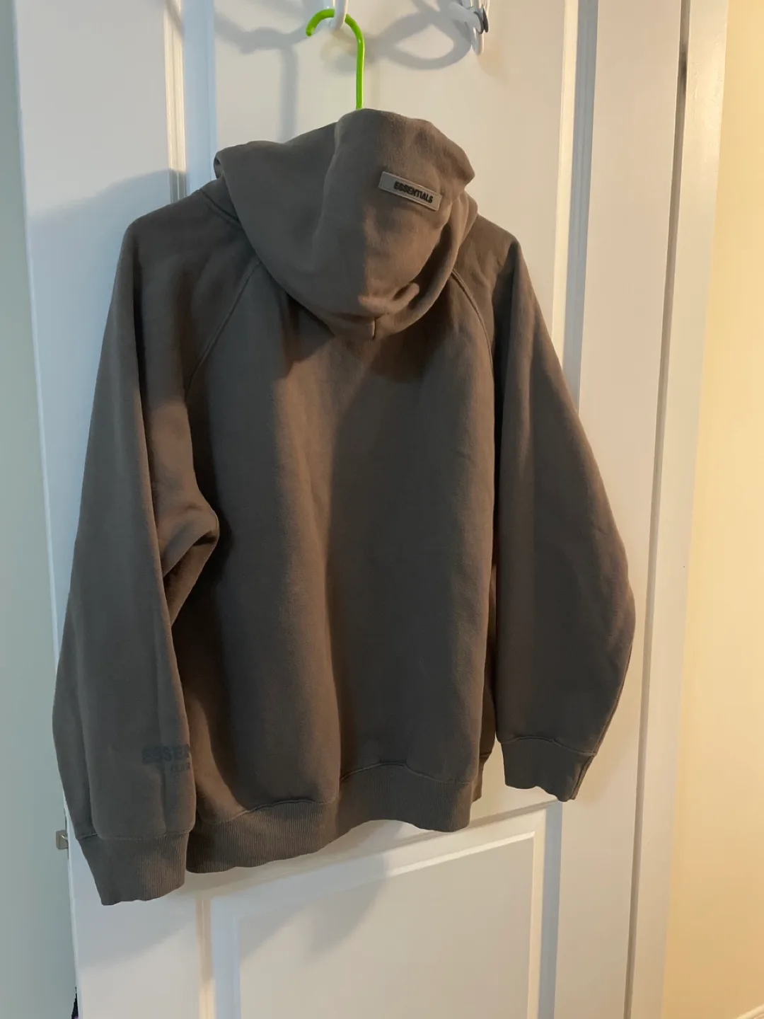 Essentials men’s Hoodie like new size L image indicator(2)