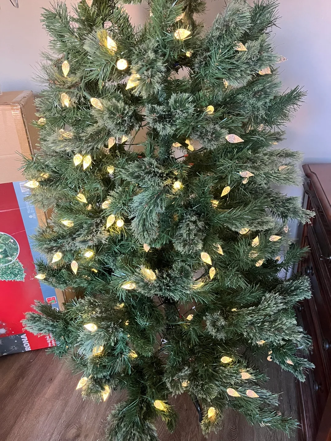 Rona 7ft Pre-Lit Christmas Tree image indicator(2)