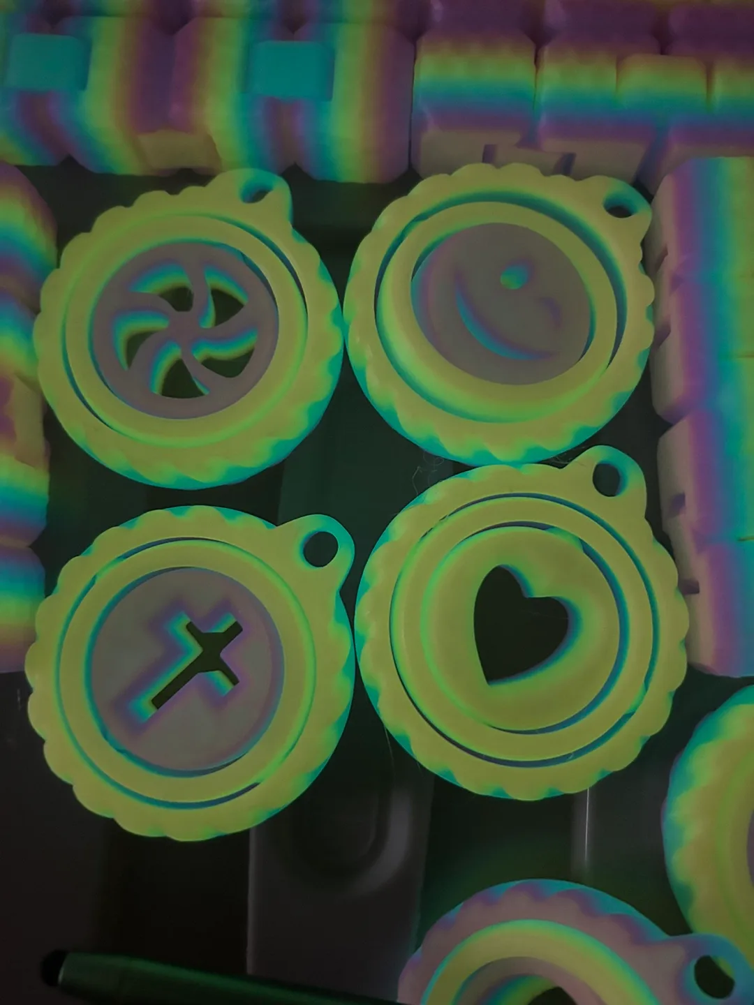 Fidget - Glow in dark  Rainbow (autism, ADHD) image indicator(6)