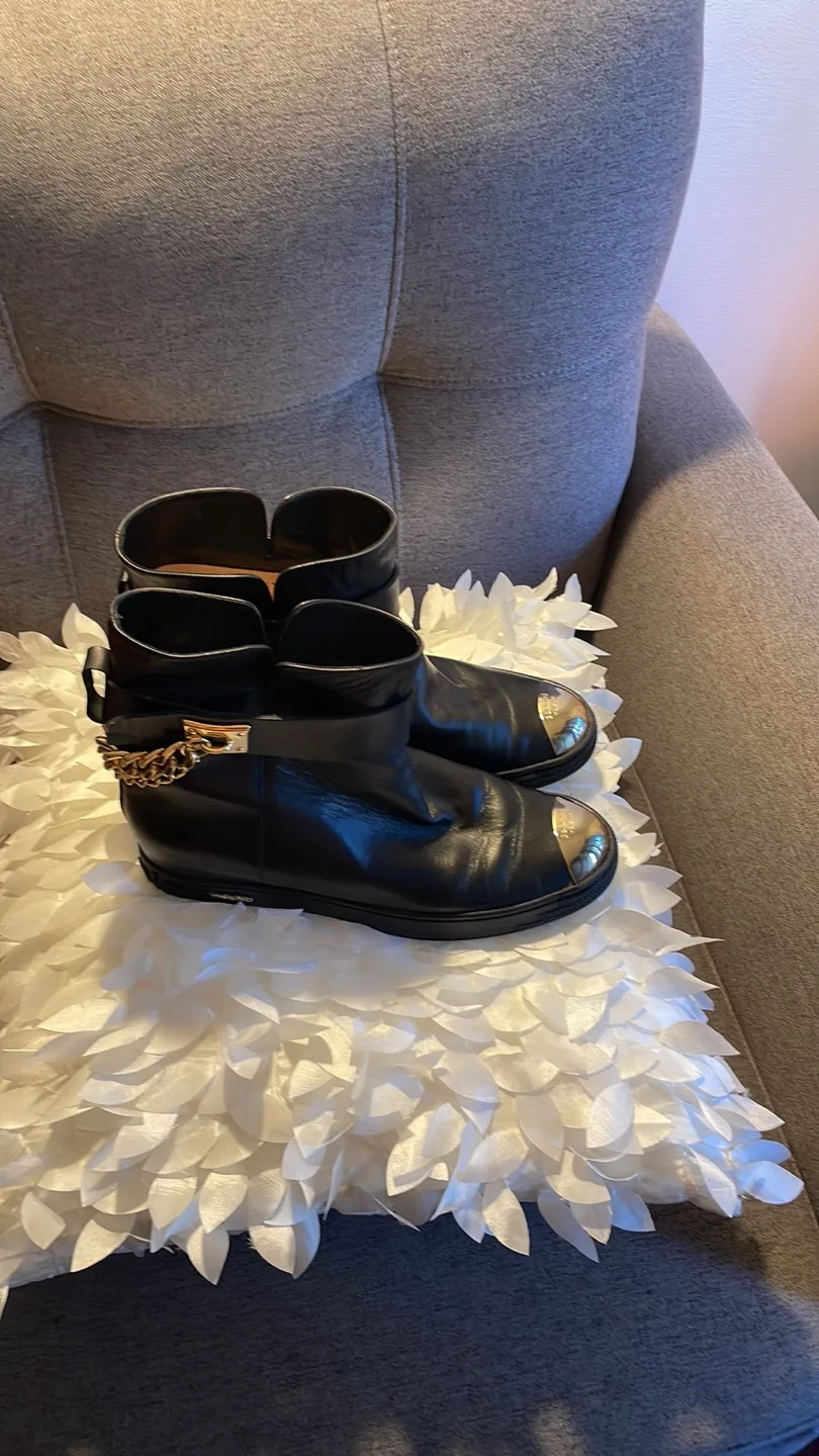 Balmain Black Ankle Boots with Gold Chain image indicator(2)