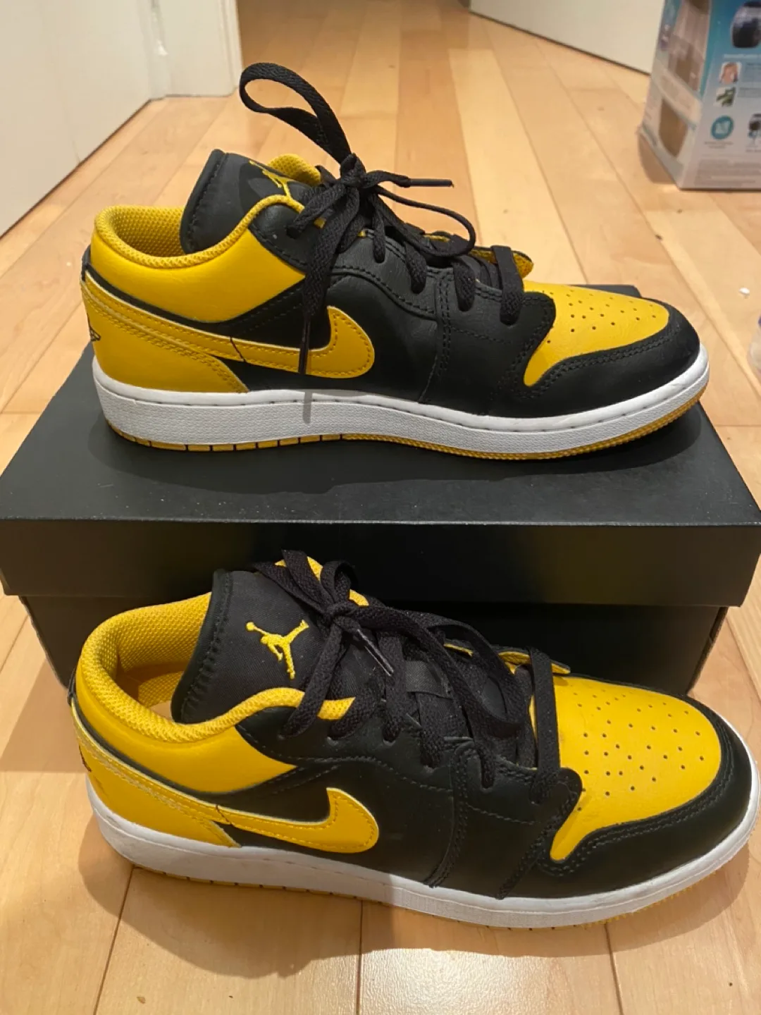 Air Jordan 1 Low GS Black Yellow thumbnail