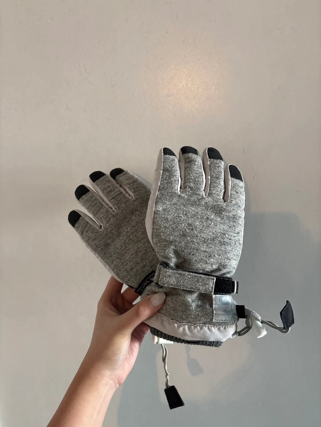 Women Snow Gloves thumbnail