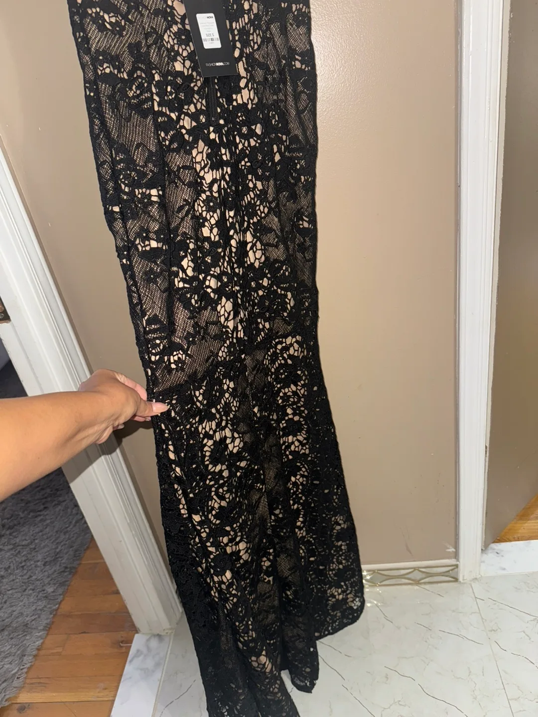 Black Lace Maxi Dress image indicator(8)