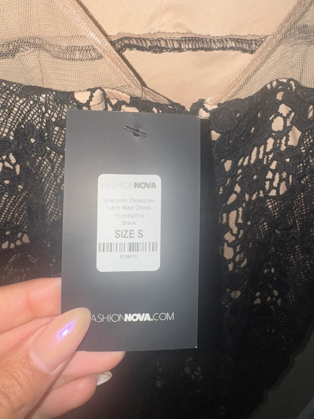 Black Lace Maxi Dress image indicator(7)