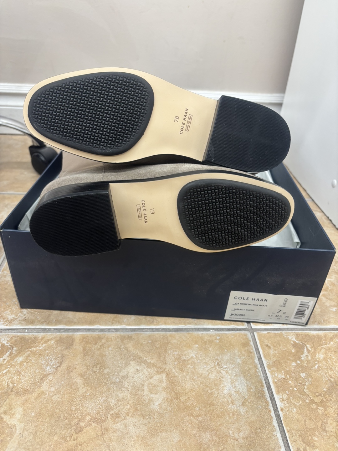 Brande new Cole Haan women boot size 7.5 - photo 5