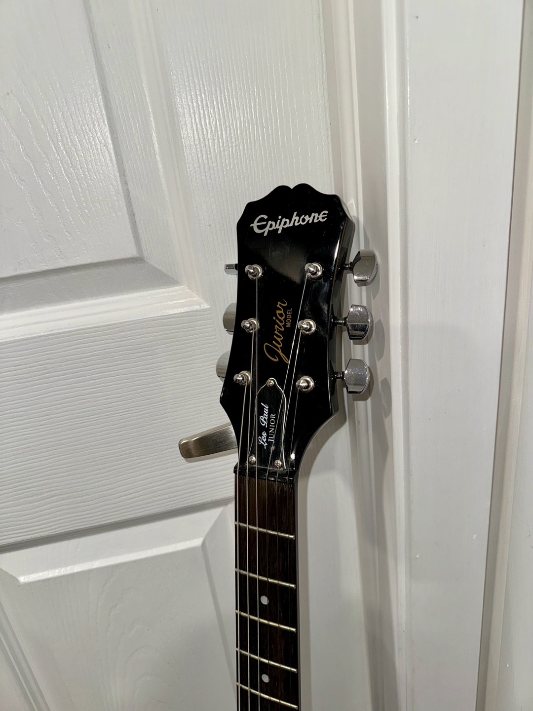 Epiphone Les Paul Junior Electric Guitar with Squier Amp - photo 2