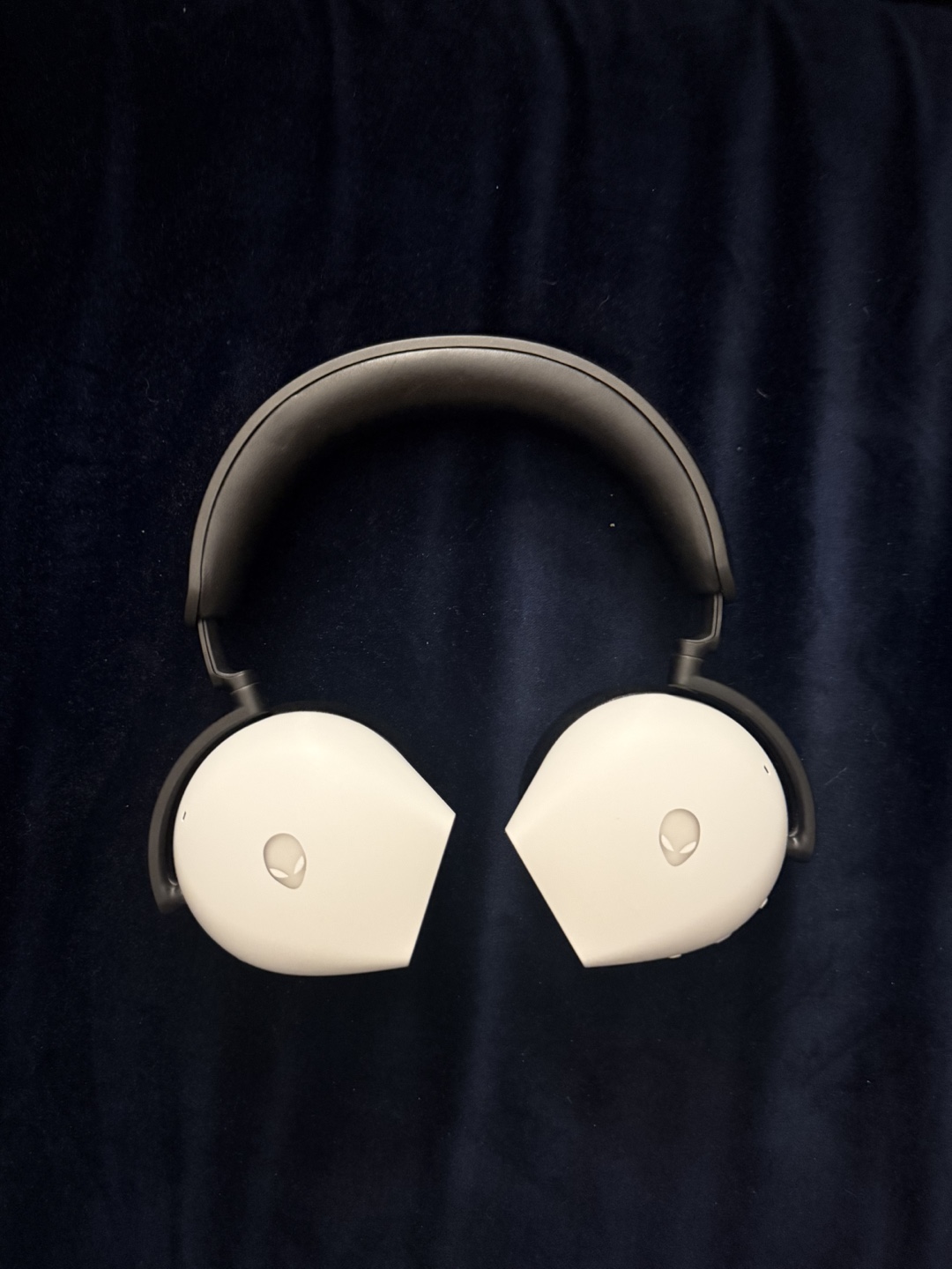 Alienware Tri-Mode Wireless Gaming Headset AW920H - Lunar Light