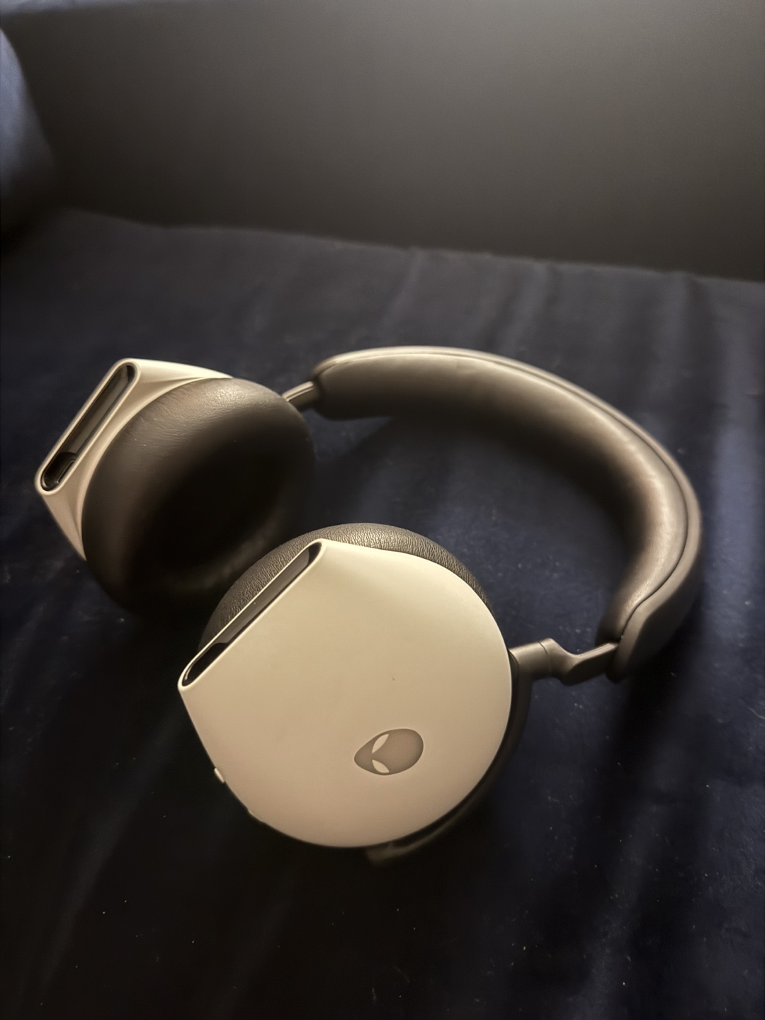 Alienware Tri-Mode Wireless Gaming Headset AW920H - Lunar Light - photo 2