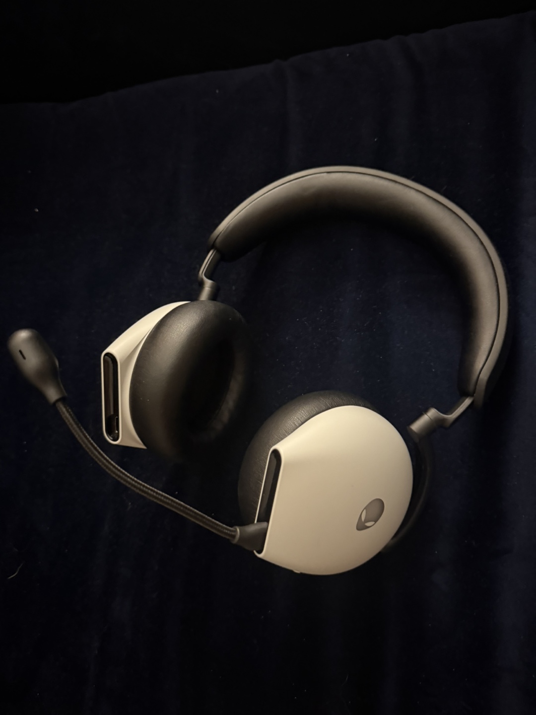 Alienware Tri-Mode Wireless Gaming Headset AW920H - Lunar Light - photo 4