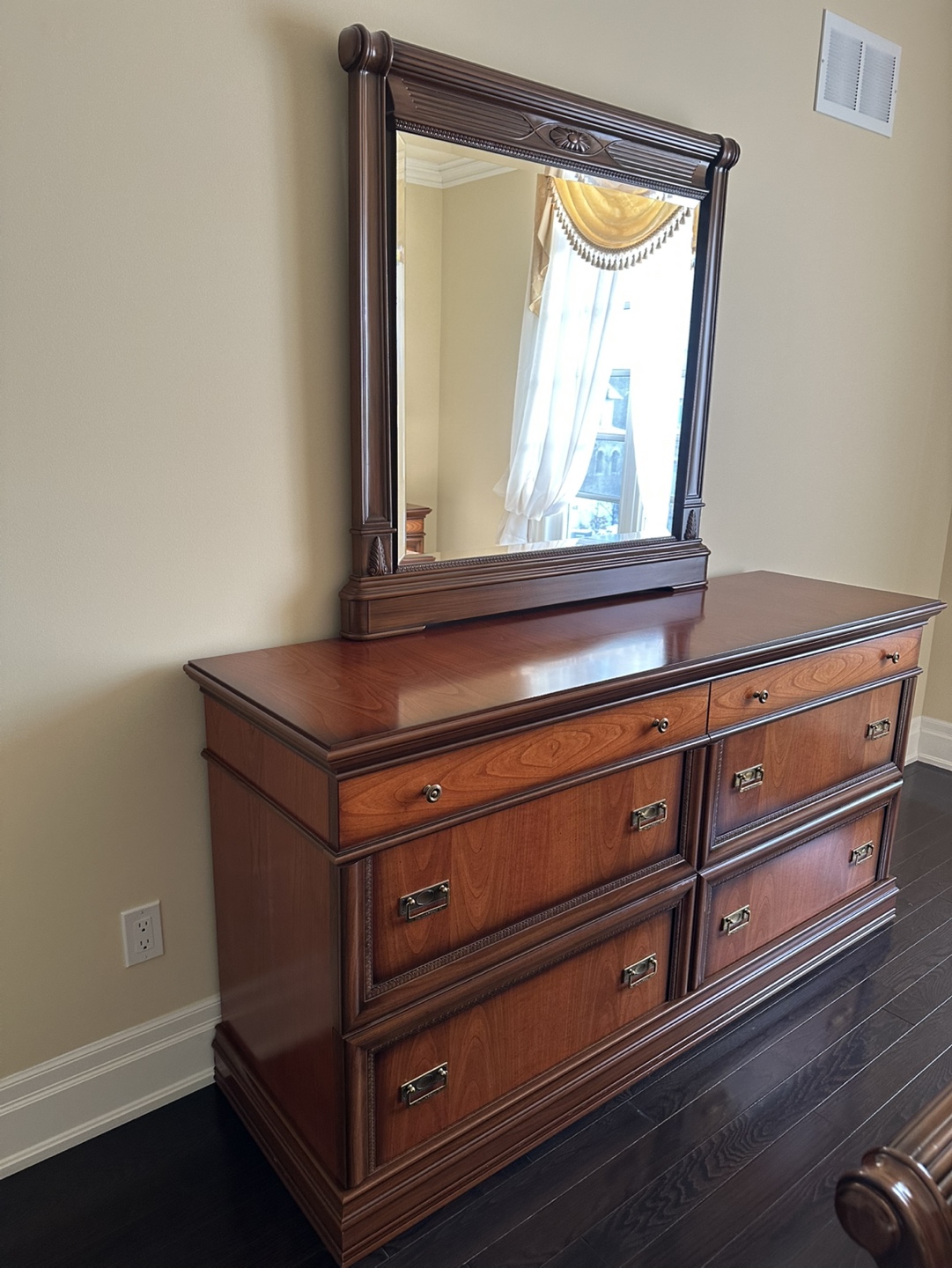 4 piece queen bedroom - photo 2