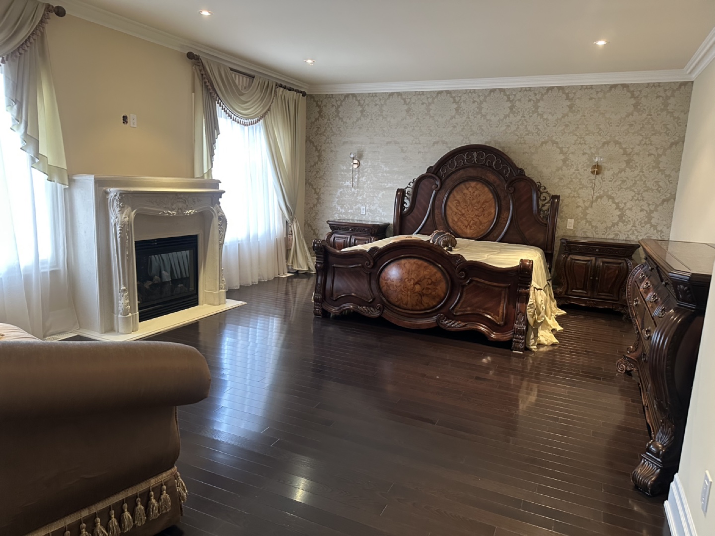 Large 5 piece bedroom set + mattress