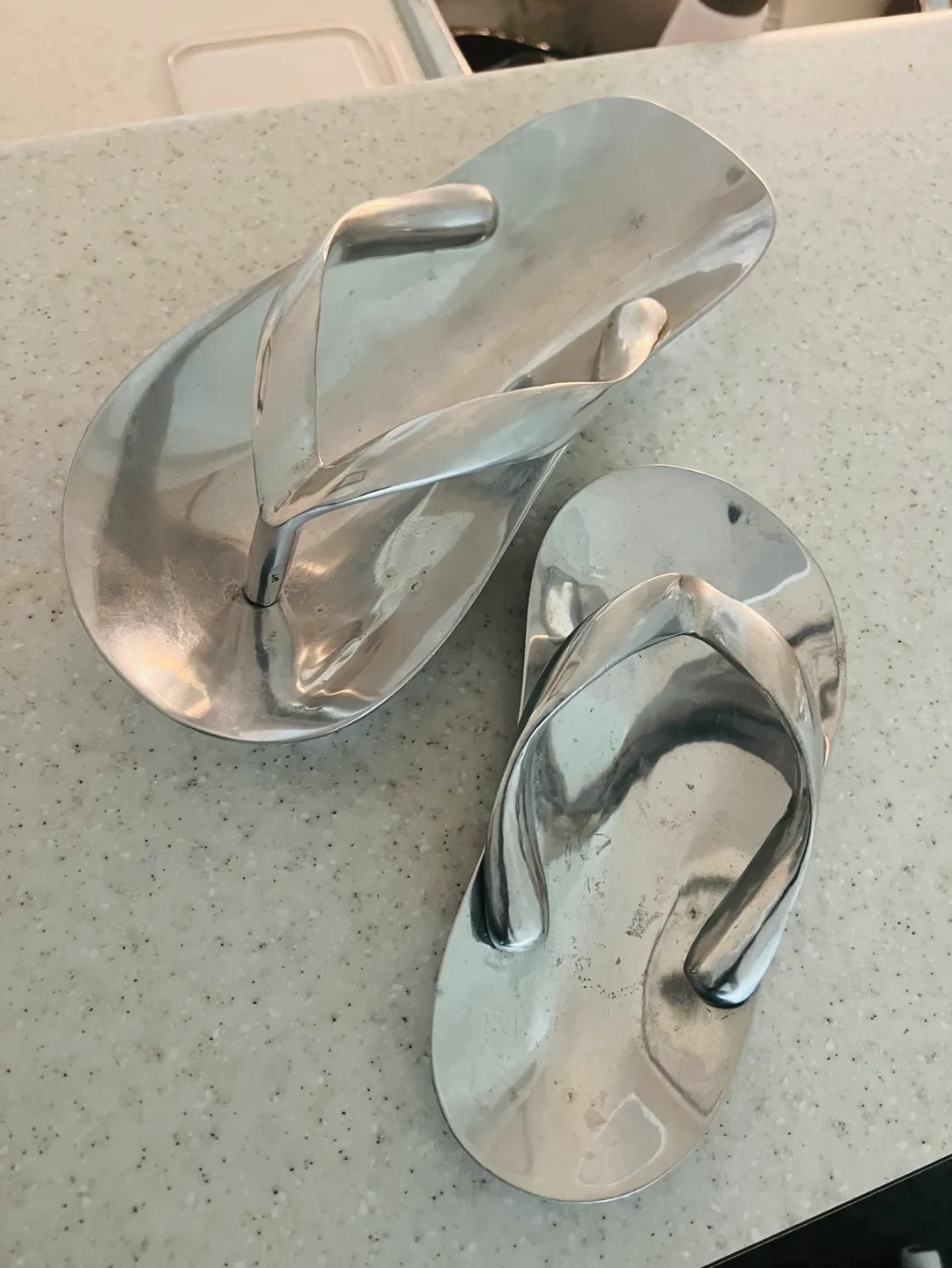 Metal Flip Flop Serving Trays image indicator(3)