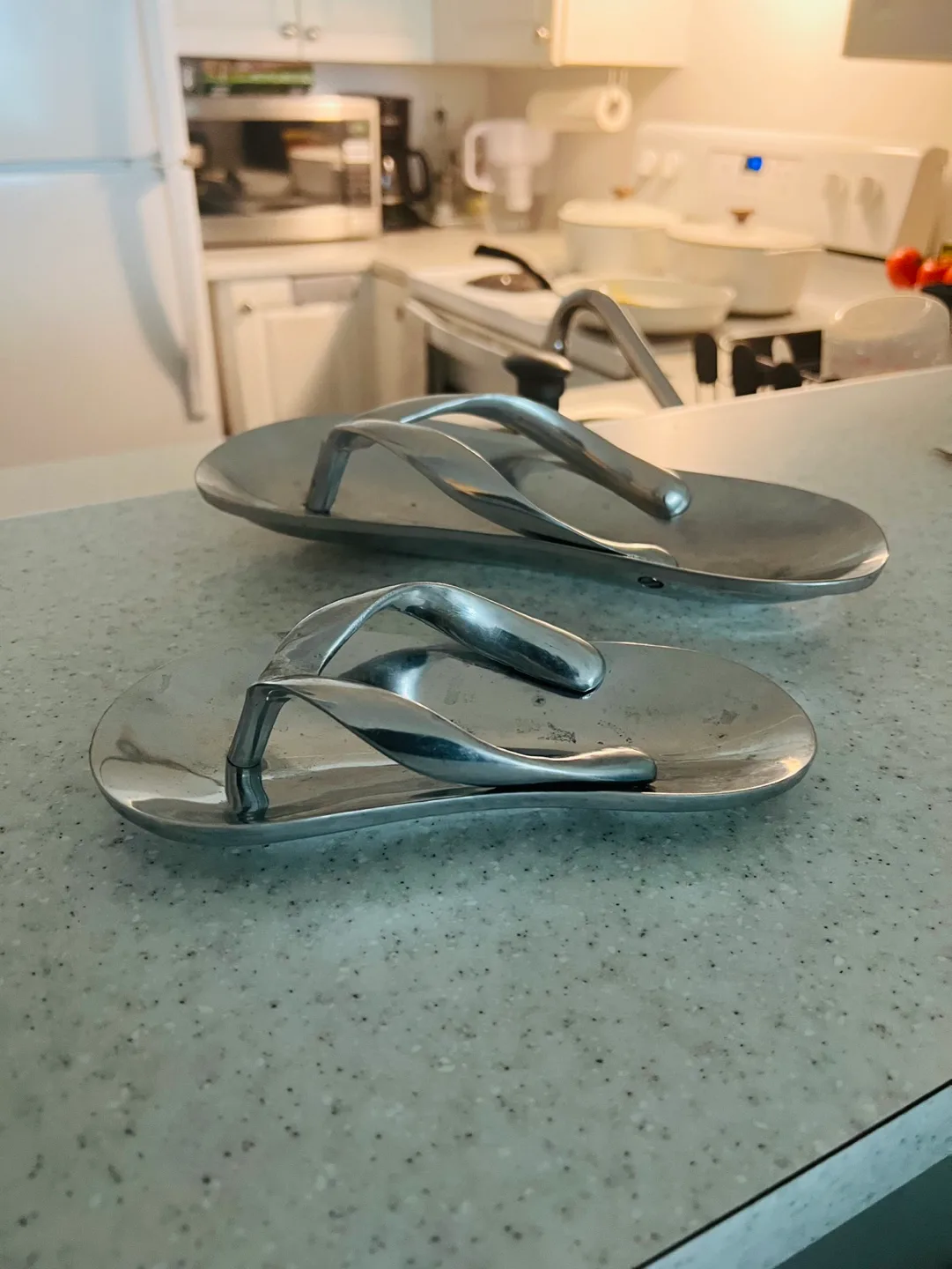 Metal Flip Flop Serving Trays image indicator(2)