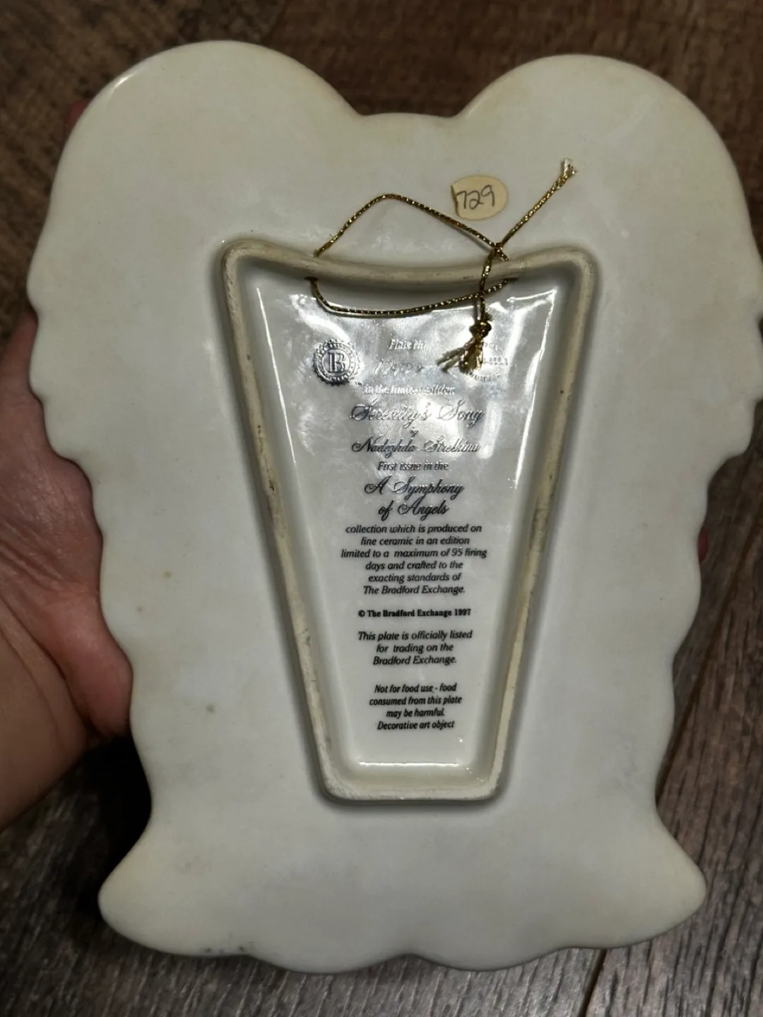 The Bradford Exchange Serenity's Song Angel Plate image indicator(4)