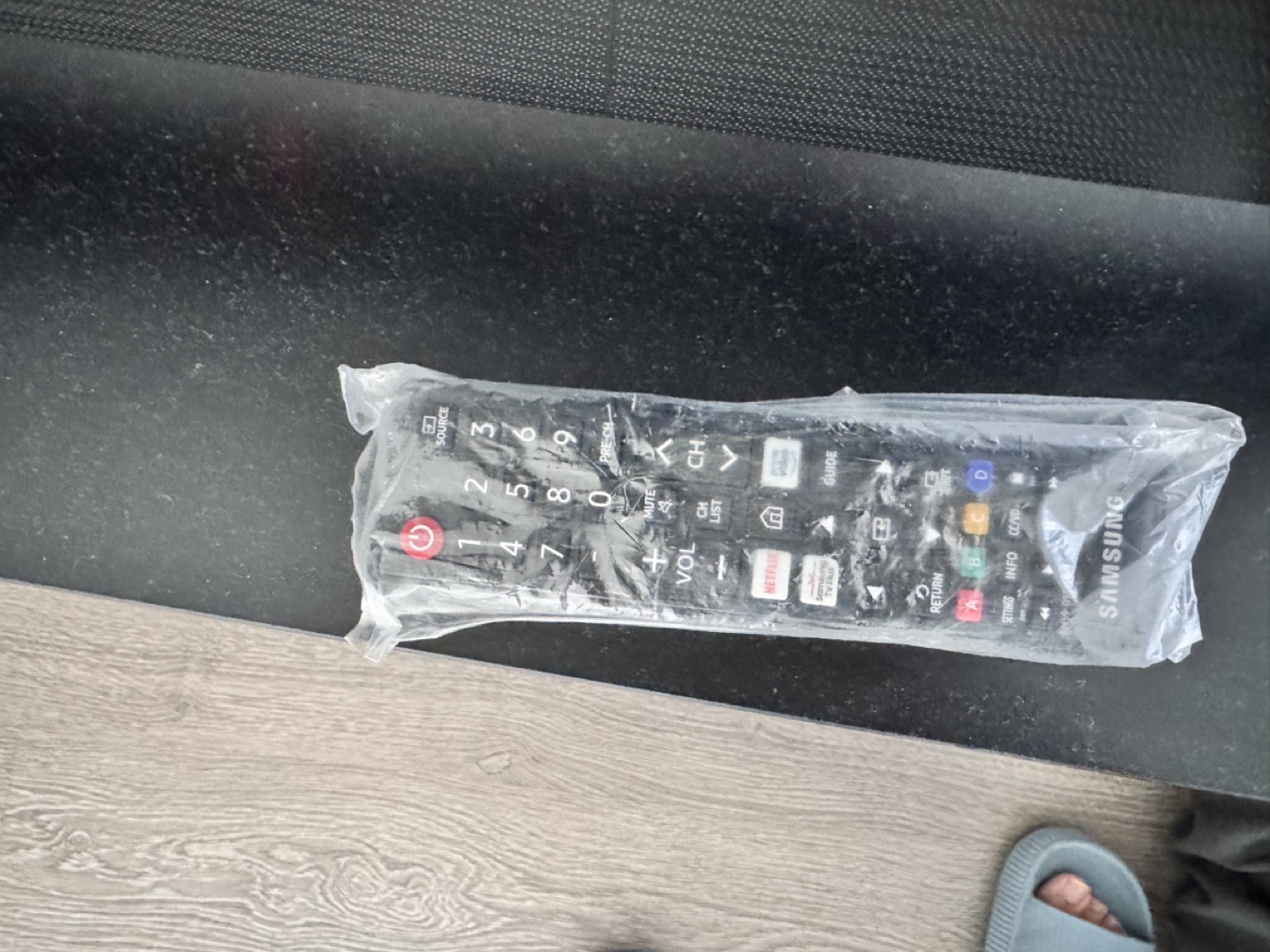 Samsung 43 inch Crystal UHD smart TV - photo 3