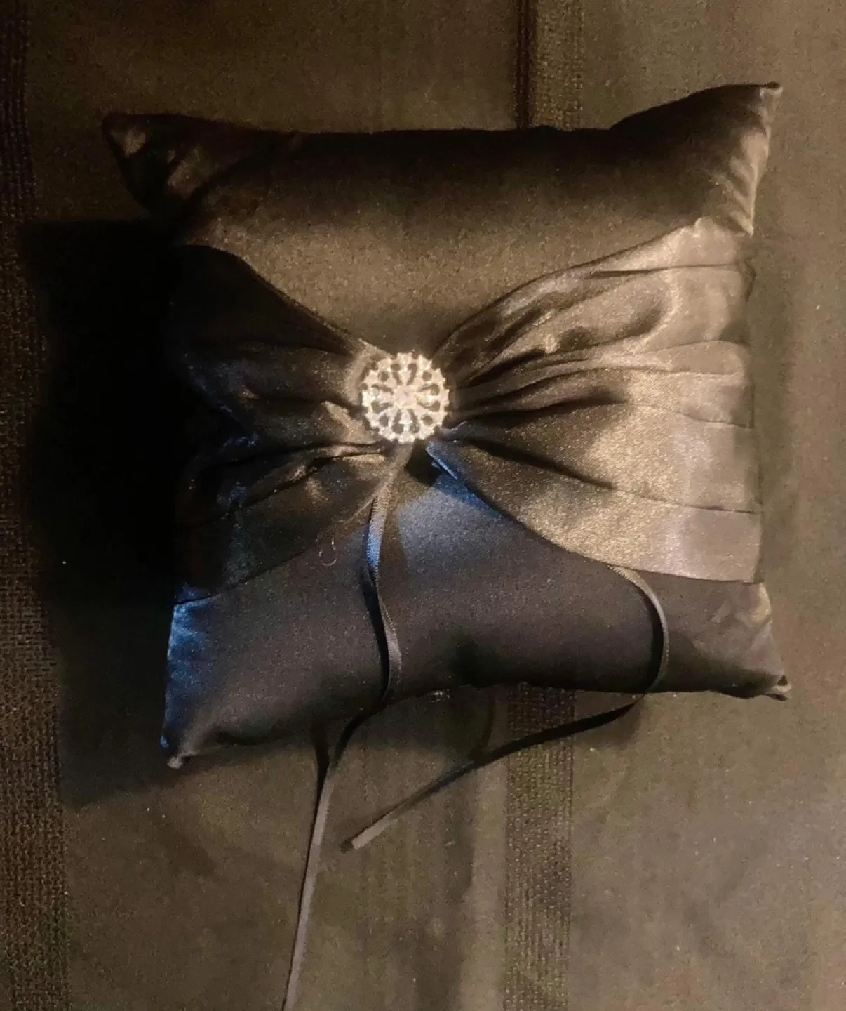 Black Wedding Ring Pillow image indicator(2)