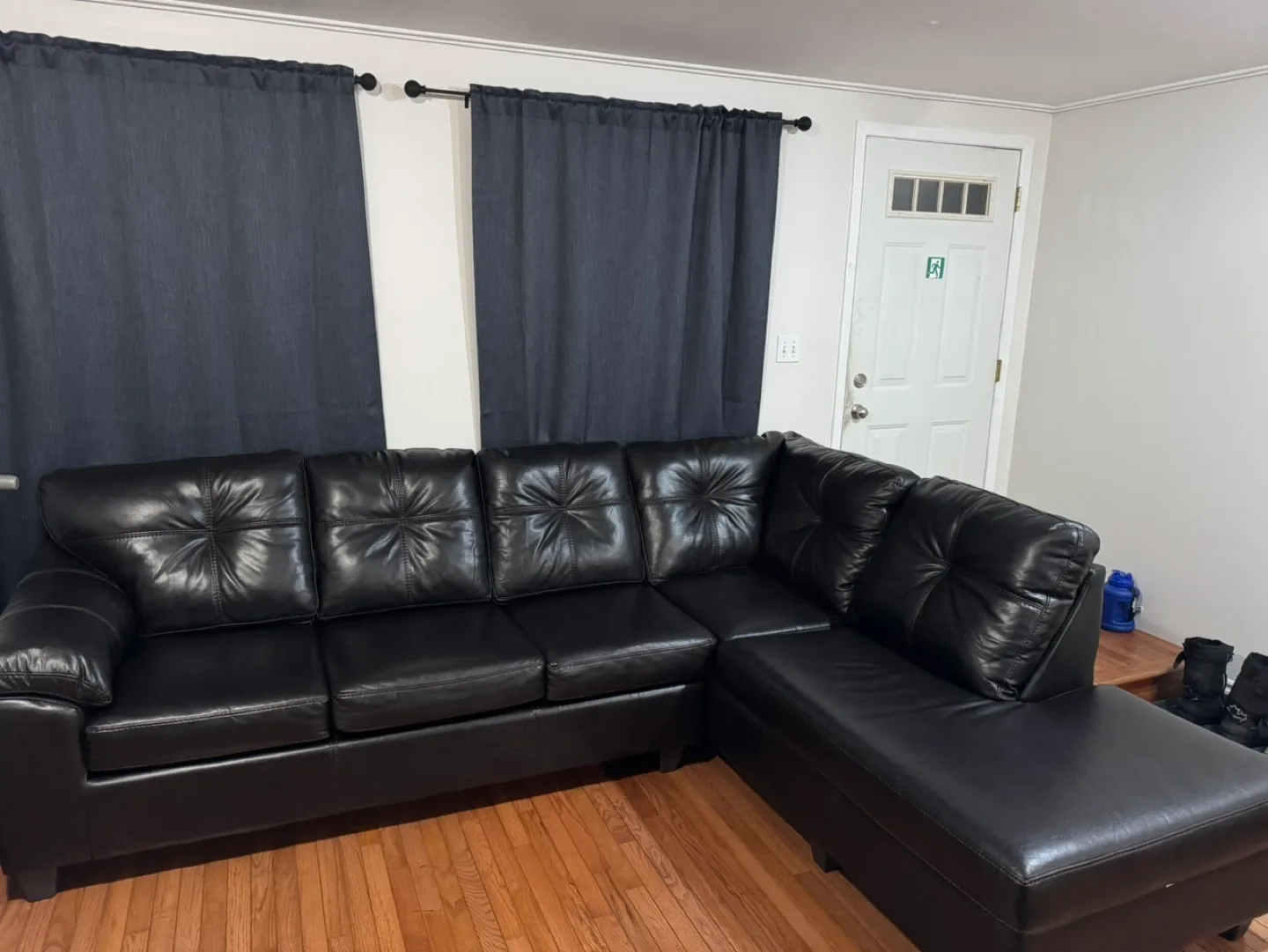 Black Leather Sectional Sofa image indicator(3)