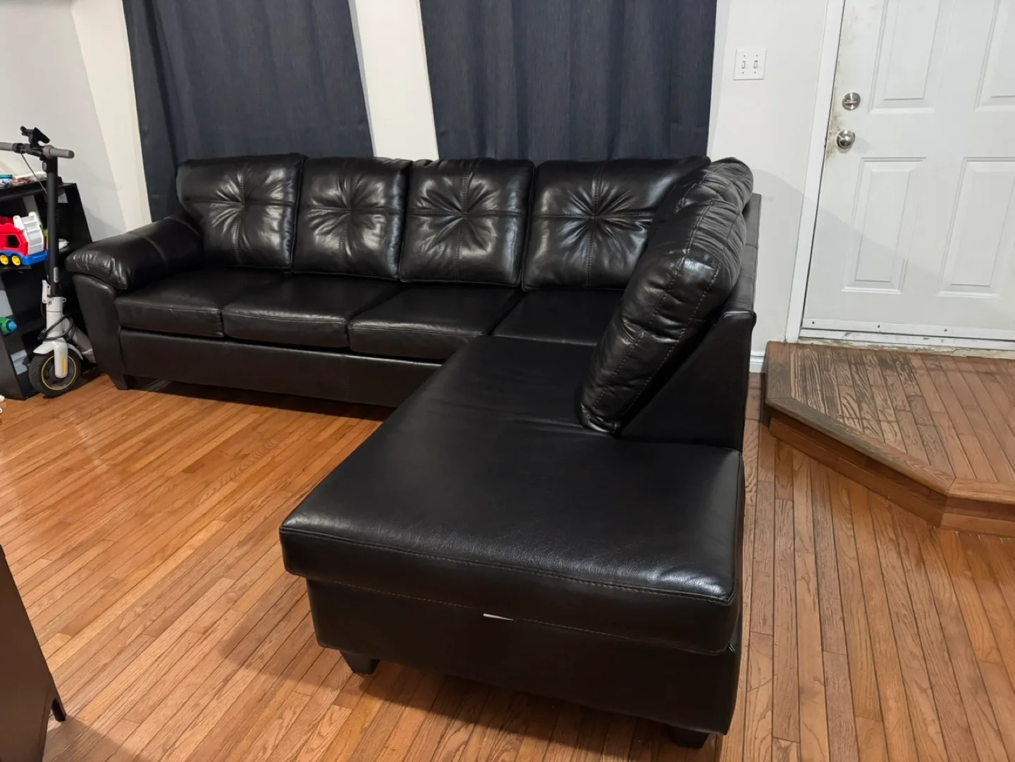 Black Leather Sectional Sofa image indicator(2)