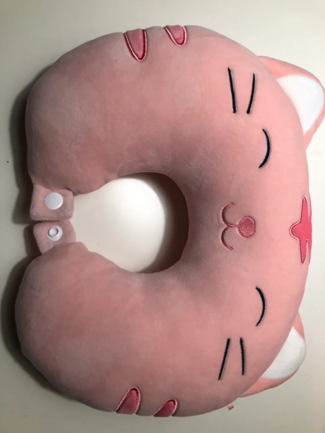 Two kids’ travel neck pillows image indicator(3)