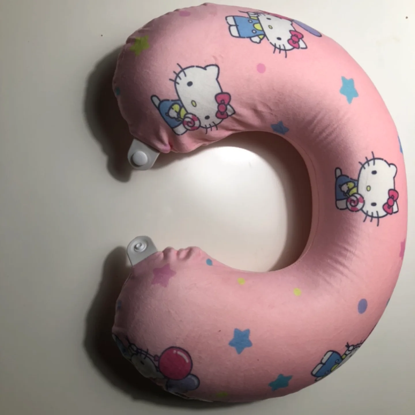 Two kids’ travel neck pillows image indicator(2)