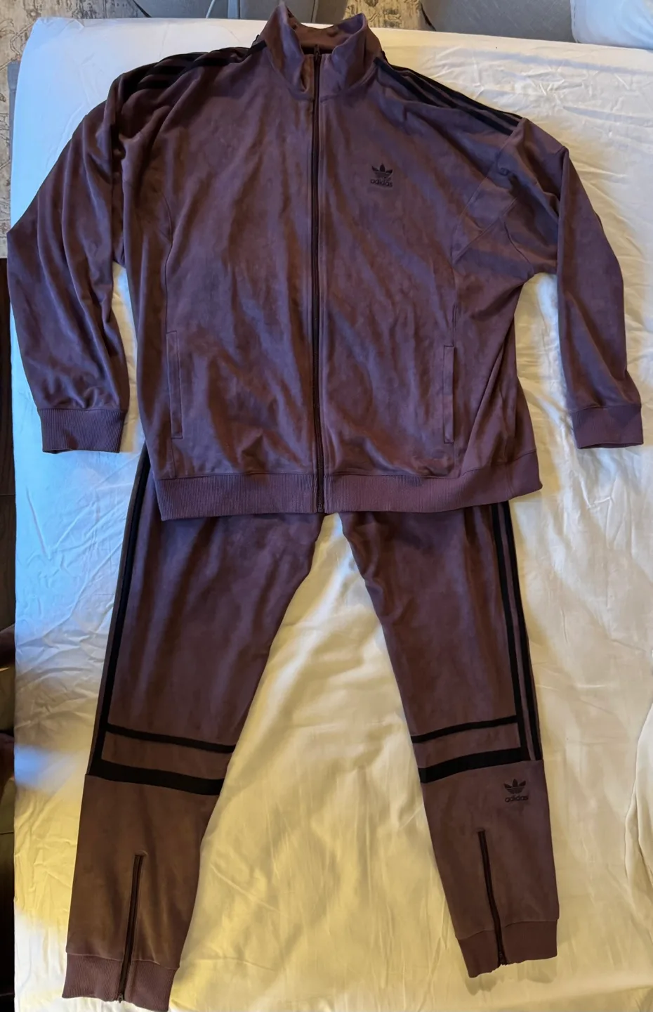 Adidas Jacket and matching pants size XL image indicator(3)