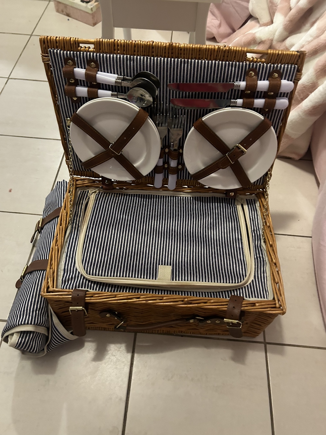Wicker Picnic Basket with Blanket and Utensils
