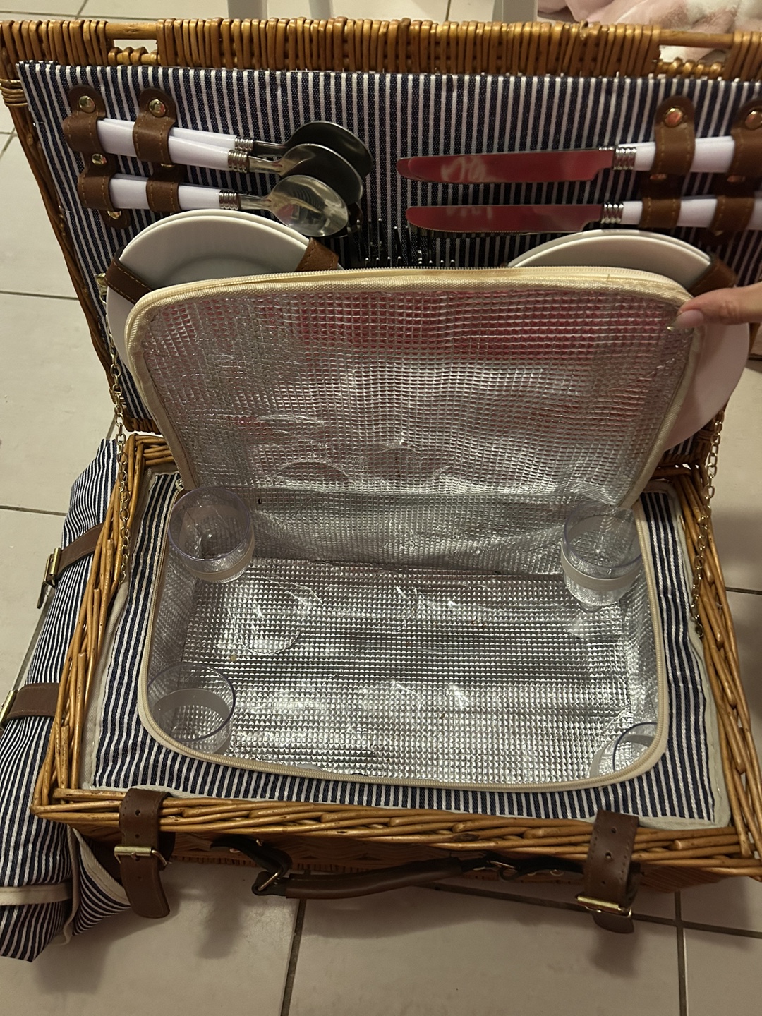 Wicker Picnic Basket with Blanket and Utensils - photo 2