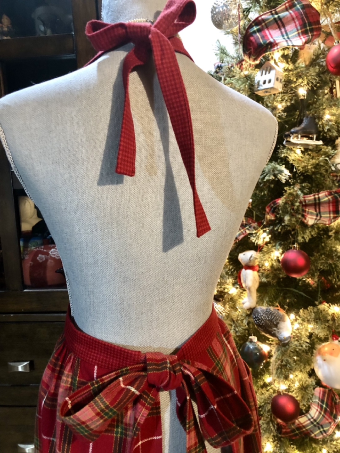 CHRISTMAS Red Plaid Hosting Apron - photo 4