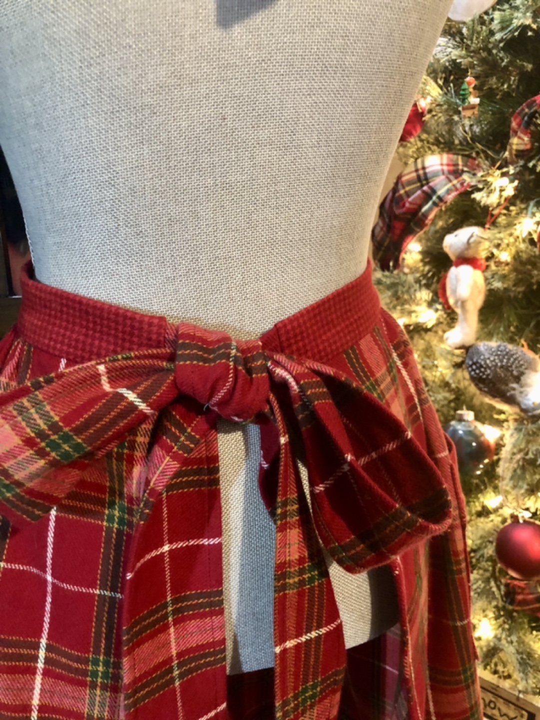 CHRISTMAS Red Plaid Hosting Apron - photo 3