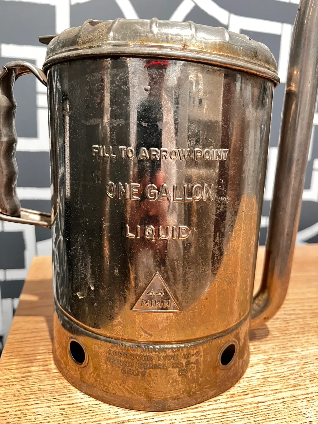 Vintage Swingspout One Gallon Metal Watering Can image indicator(2)