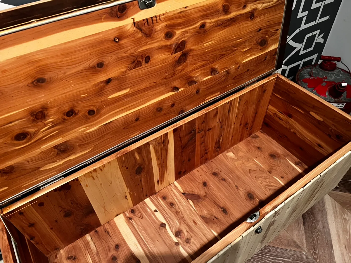 Vintage Lane Cedar Chest image indicator(4)