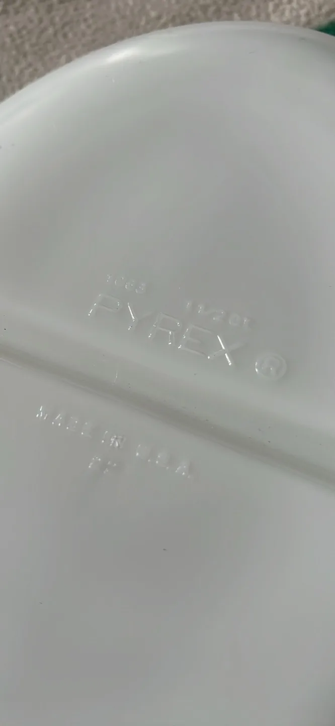 Vintage Pyrex 1063 Divided Casserole Dish image indicator(2)