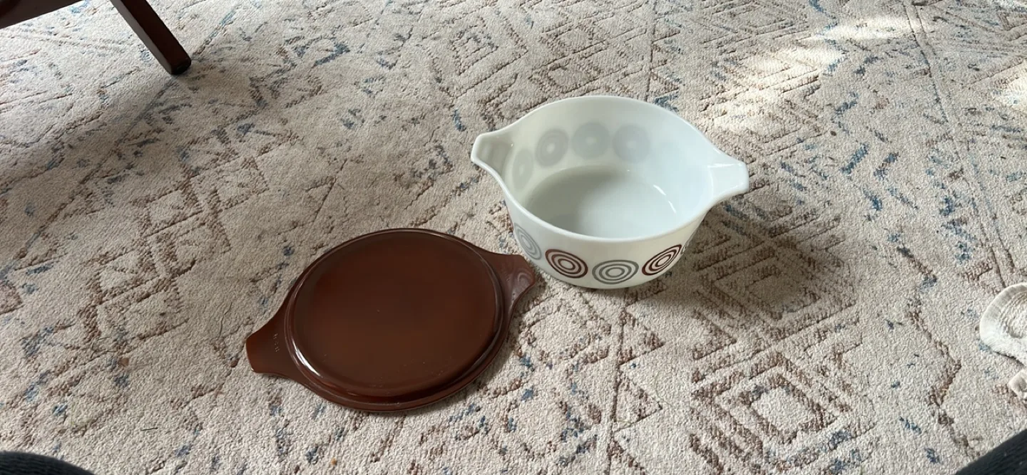 Vintage  Bullseye Cosmopolitan Casserole Dish with Lid image indicator(2)