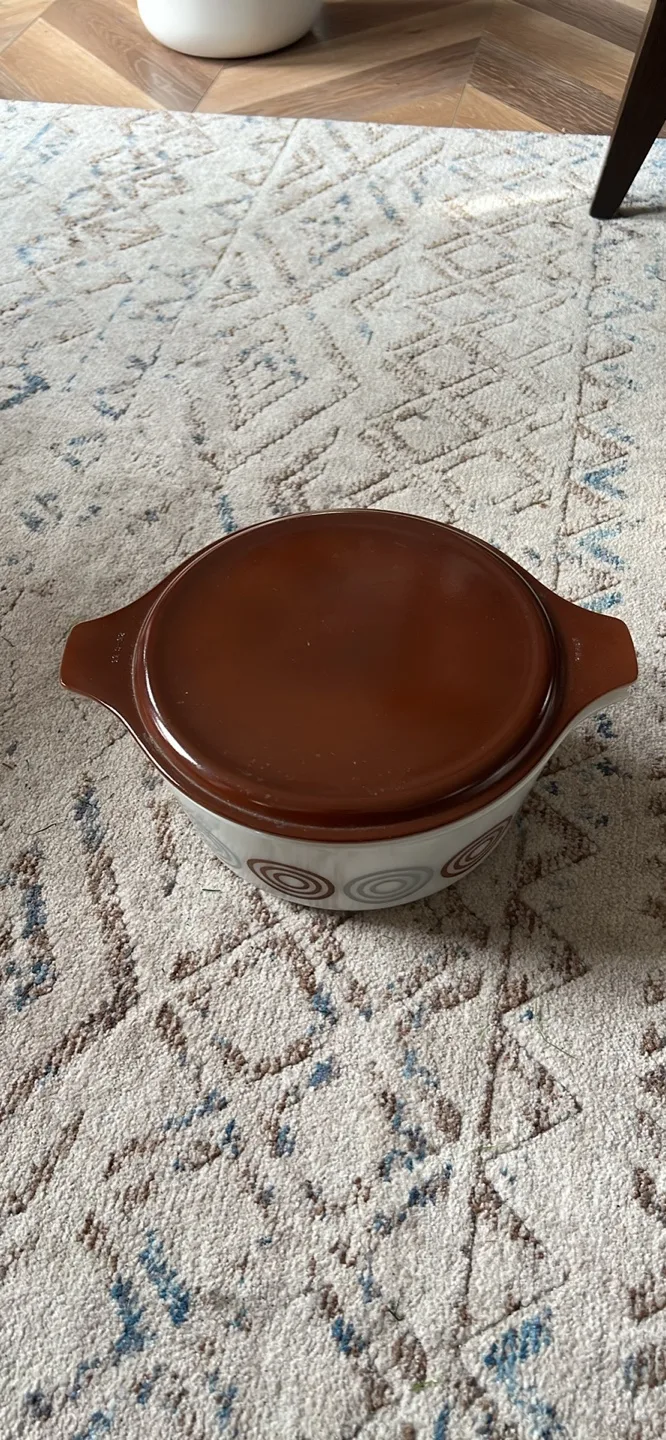 Vintage  Bullseye Cosmopolitan Casserole Dish with Lid image indicator(3)